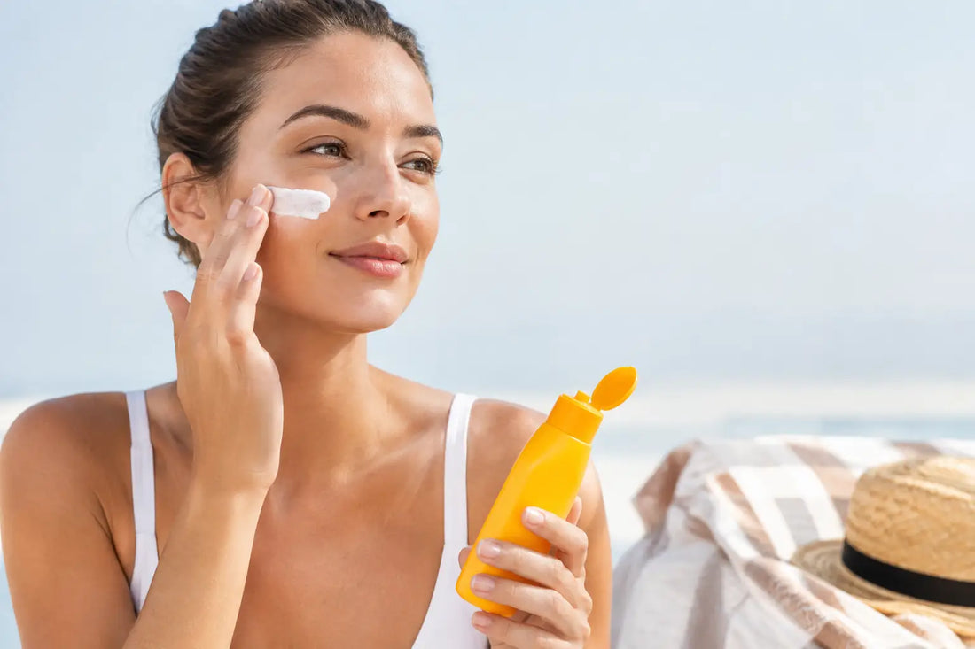 Cuánto protector solar aplicar en cara y cuerpo
